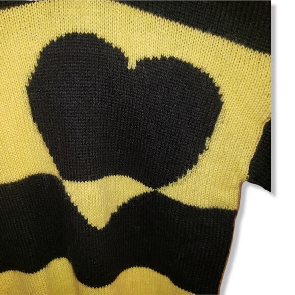 SHOW ROOM brand Woman's oversized fit sweater. Yellow& black stripe w/heart Wool - Picture 3 of 9